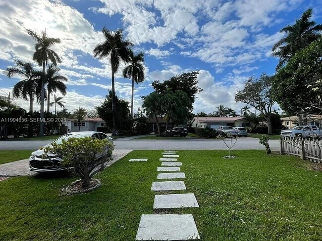 Building Photo - 1143 Lincoln St