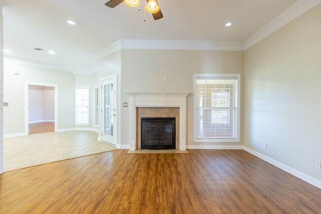 Building Photo - 4004 Grey Oak Dr