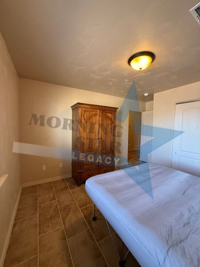 Building Photo - 3 Bedroom Energy-Efficient Home with Expansive Yard & Workshop!