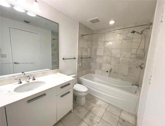 Building Photo - 1060 Brickell Ave