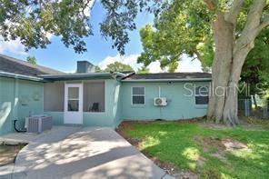 Building Photo - 2405 Roslyn Ln