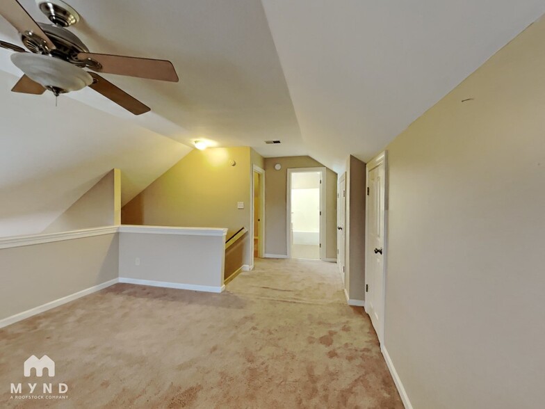 Building Photo - 2634 Bay Pointe Cir W