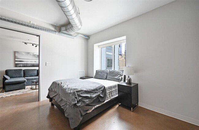 Building Photo - 800 Brazos St