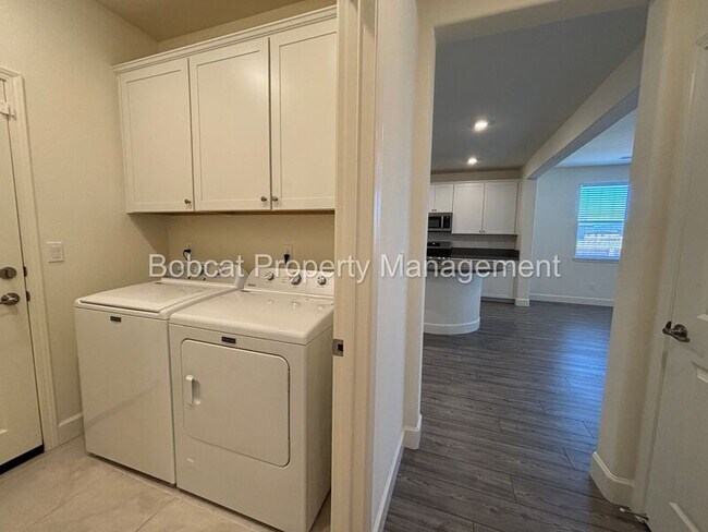 Building Photo - 1097 Dapple Dr