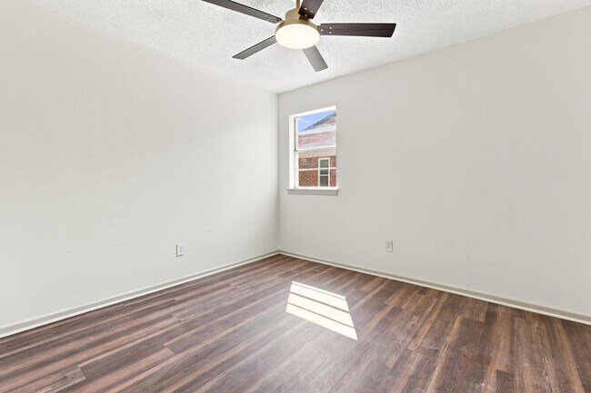 Building Photo - 3701 Englewood Ave