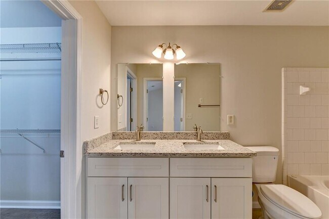 Building Photo - 2026 Merrimont Way