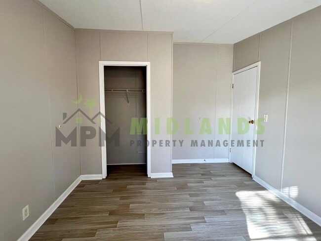 Building Photo - 323 Tabor Dr