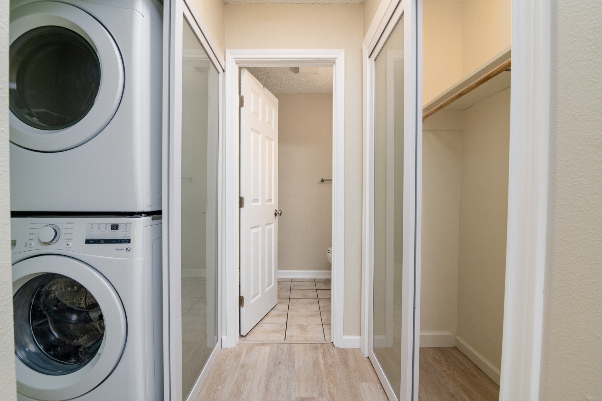 Washer/Dryer & Bath #1 - 500 E Riverside Dr