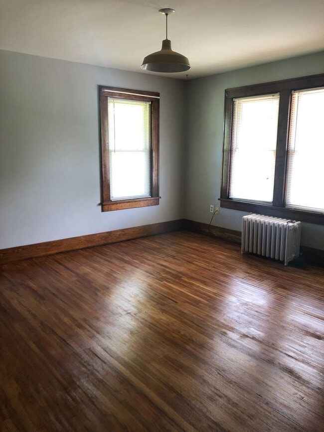 Building Photo - 811 W Adams Rd