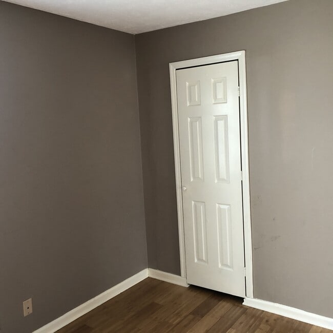 Building Photo - 205 Hedgewood Ct
