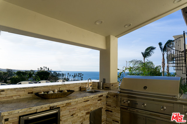 Building Photo - 4400 Encinal Canyon Rd