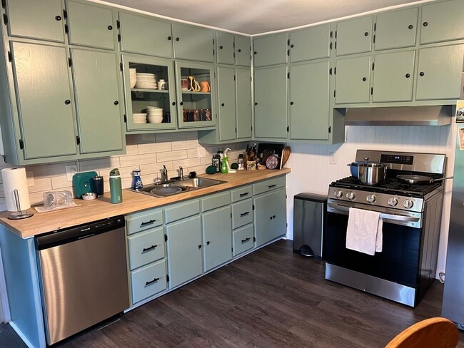 Building Photo - Comfort and Convenience : 3 Bedroom 2 Bath...