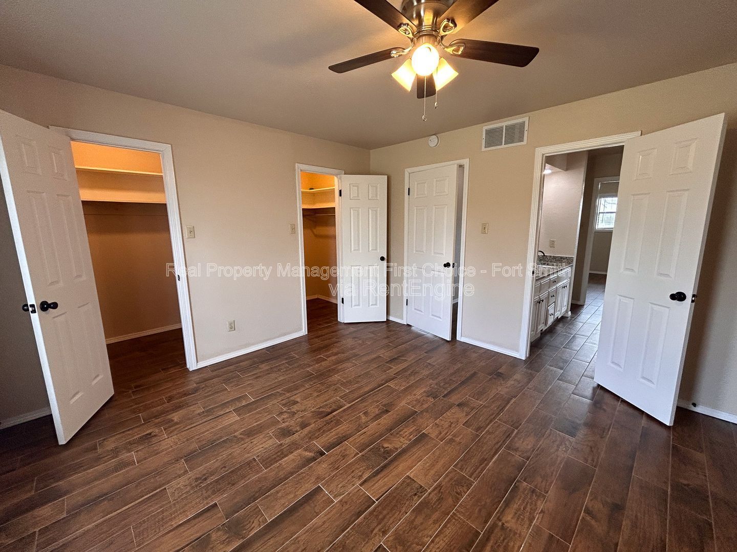 Building Photo - 9200 Rogers Ave