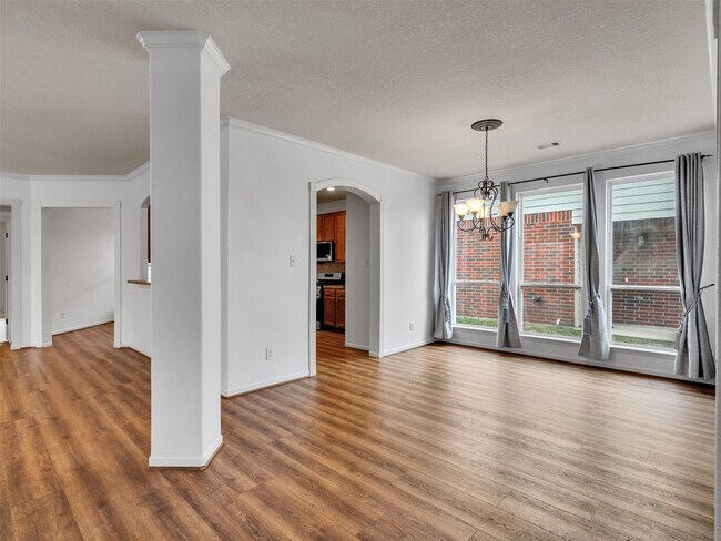 Building Photo - 9915 Valance Way