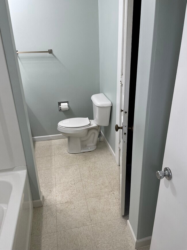 Bathroom - 661 N Washington St