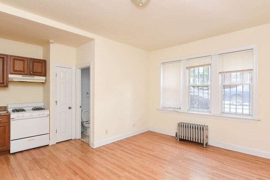 Building Photo - 2600 N Kimball Ave