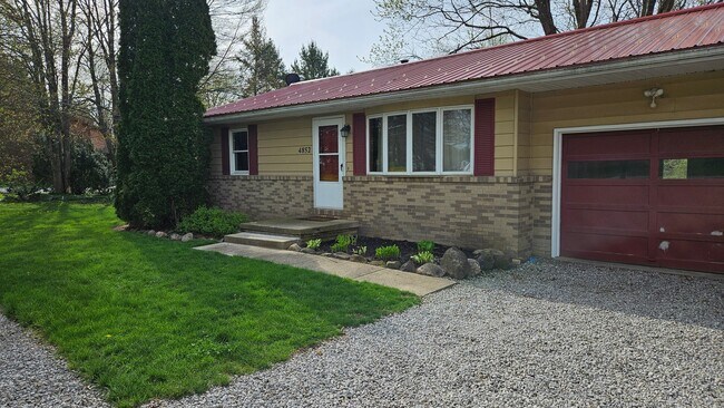 Building Photo - 4852 Alexander Rd