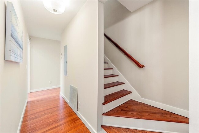 Building Photo - 235 Hillside Dr NW