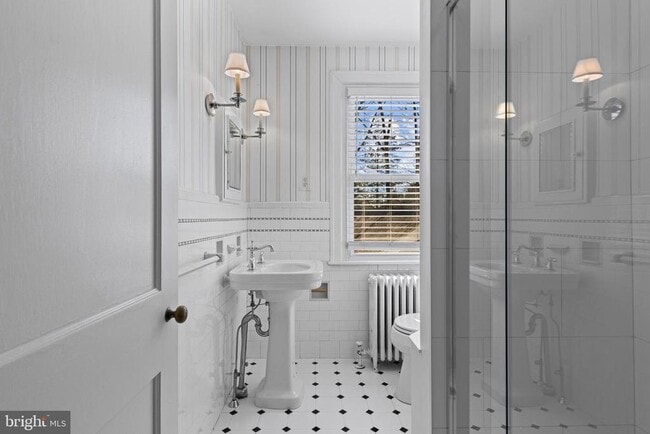 Building Photo - 1224 Lancaster Ave