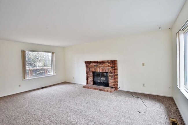 Building Photo - 3 Bedroom, 2.5 Bath Townhome