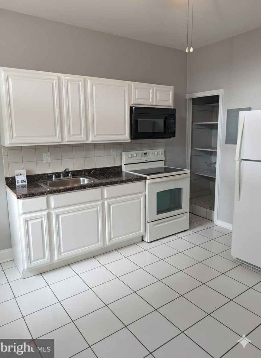 Building Photo - 1711 Gwynns Falls Pky