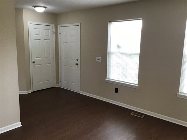 Building Photo - 2318 Lammermoor Cir
