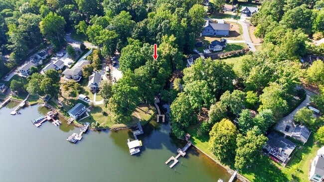 Building Photo - 151 Seagrove Ln