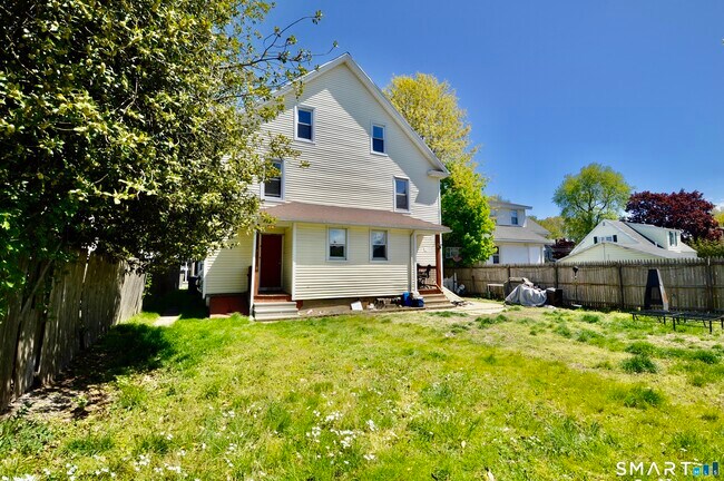 Building Photo - 48 Riverview Pl