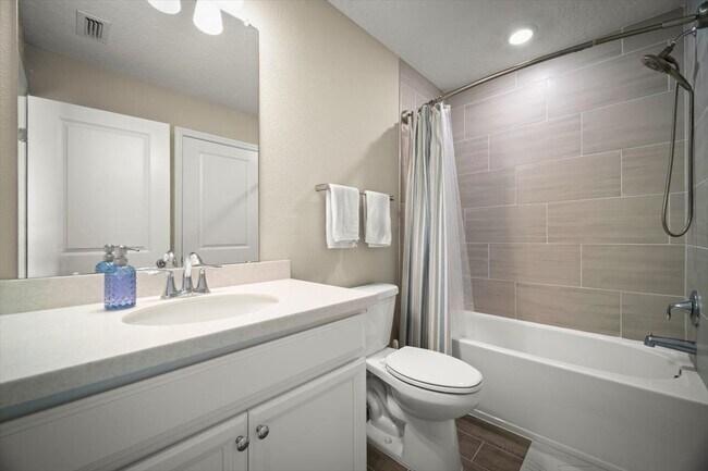 Building Photo - 1255 Beach Dune Dr