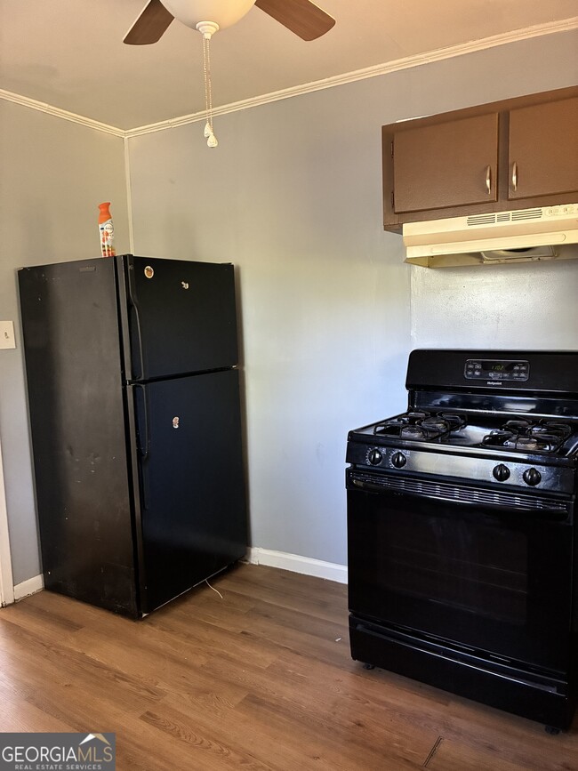 Building Photo - 240 Springside Dr SE