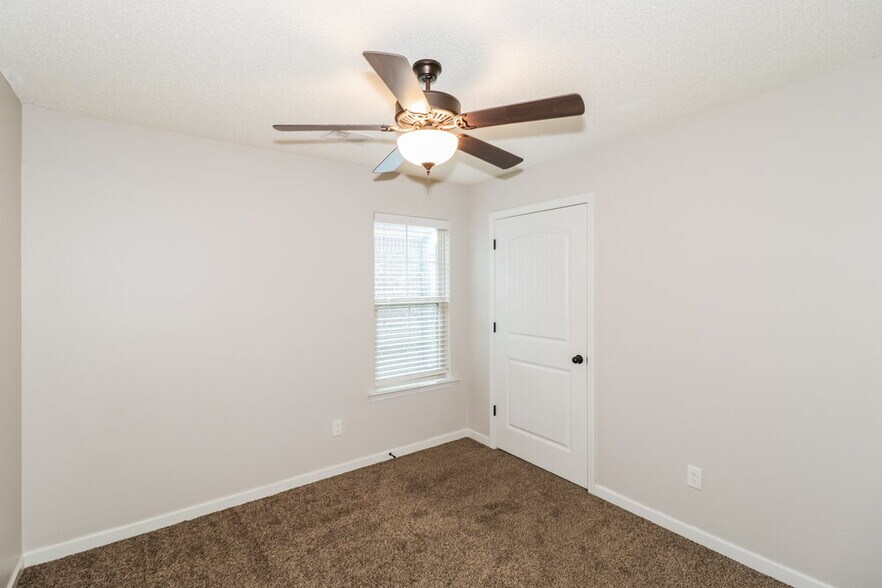 Building Photo - 9455 Darren Cir S