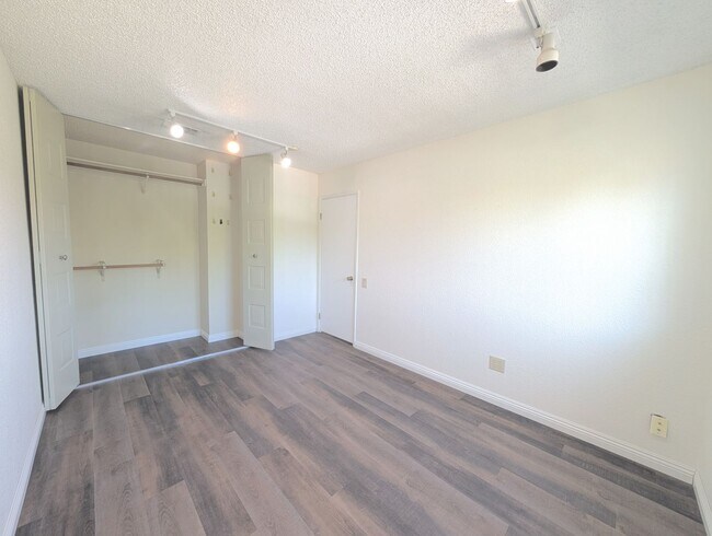 Building Photo - Gorgeous Single Family Home!