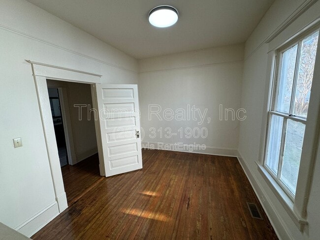 Building Photo - 322 S Pearl St