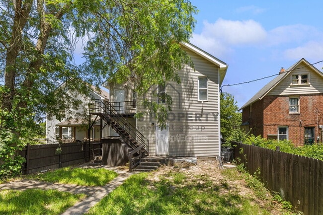 Building Photo - 1341 Mooberry St