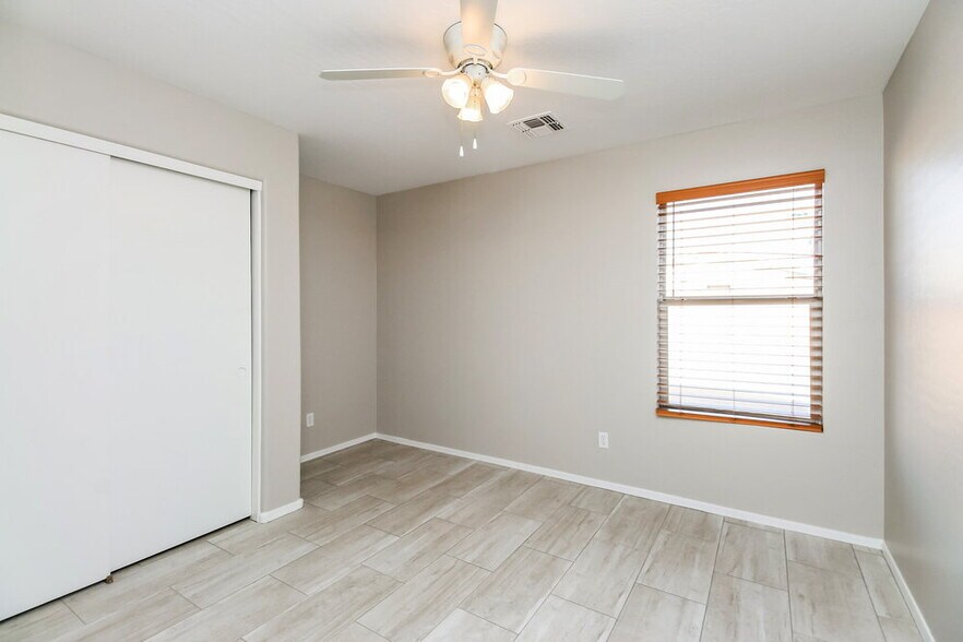 Building Photo - 1355 S 80th St