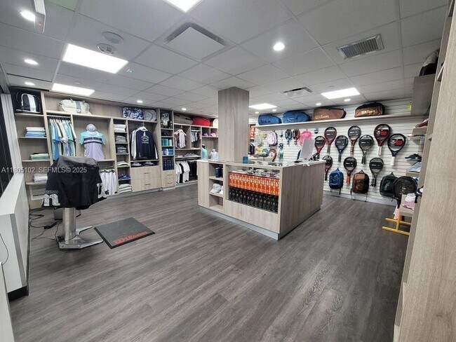 Building Photo - 1000 W Island Blvd