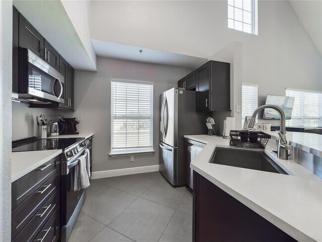 Building Photo - 5521 Rosehill Rd