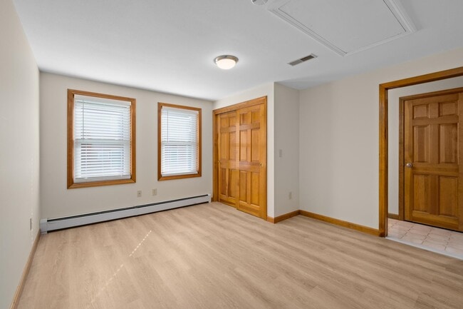 Building Photo - 53 Azarian Rd