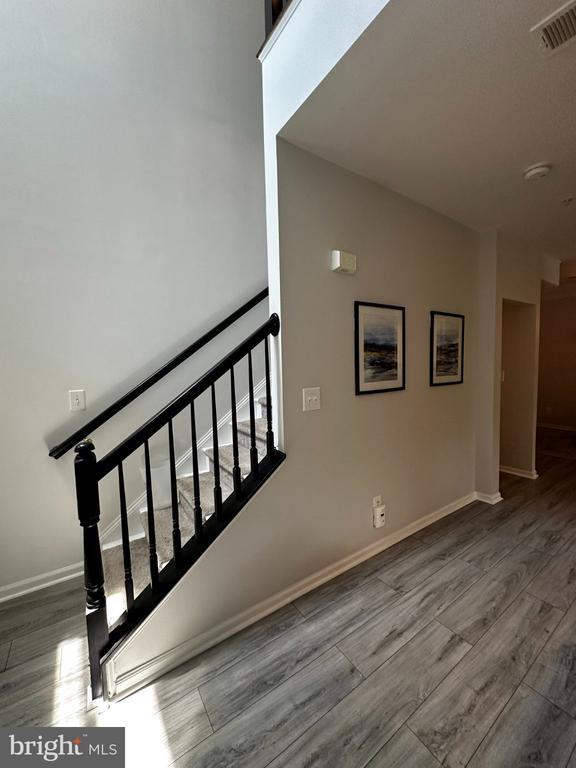 Building Photo - 43920 Hickory Corner Terrace