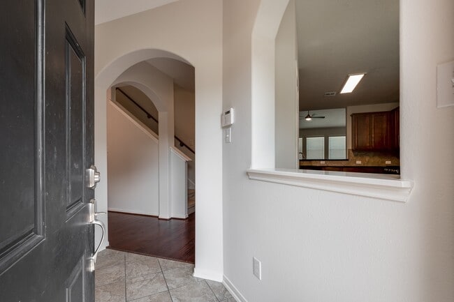 Building Photo - 10019 Lynnwood Dr