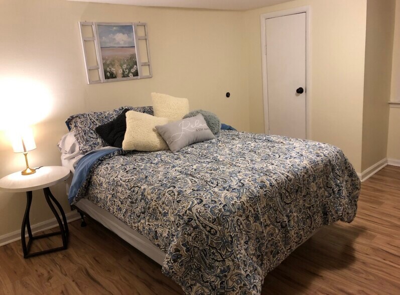 Building Photo - 8 Battery Dr