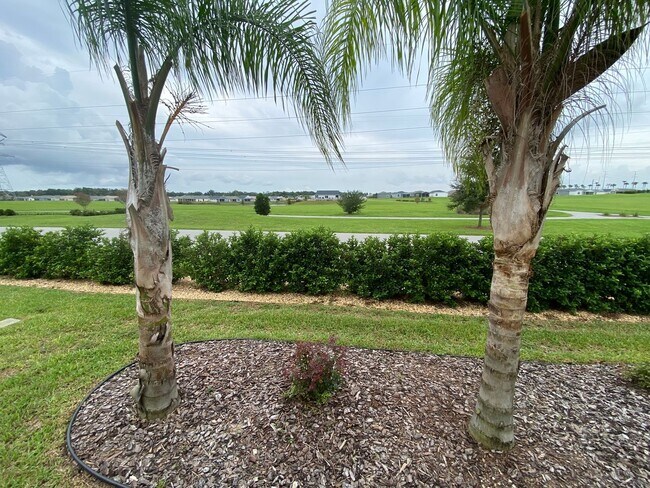 Building Photo - Beautiful, Furnished ANNUAL 2 bed, 2 bath ...