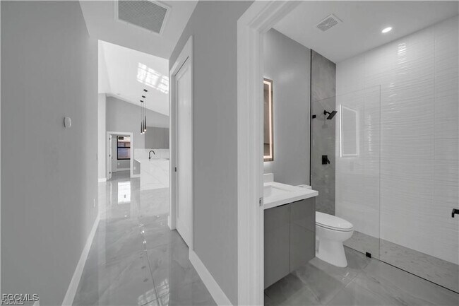 Building Photo - 317 NW 17th Pl