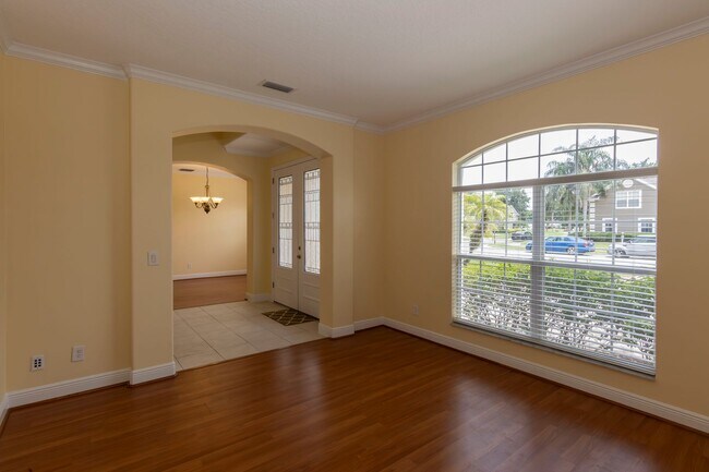 Building Photo - BEAUTIFUL 5 Bedroom/4 Bath Home Located in...