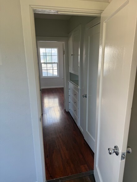 Building Photo - 411 Grand Ave