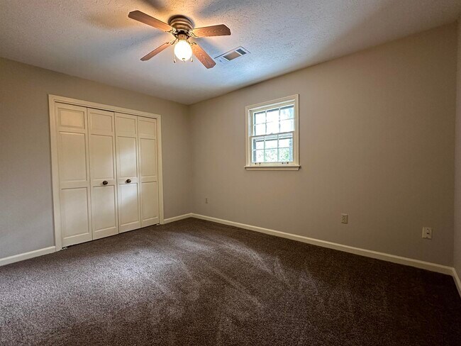 Building Photo - 1531 Cordova Rd