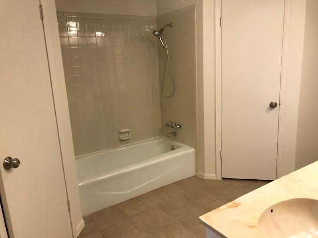 Building Photo - 5249 Meadowick Ln