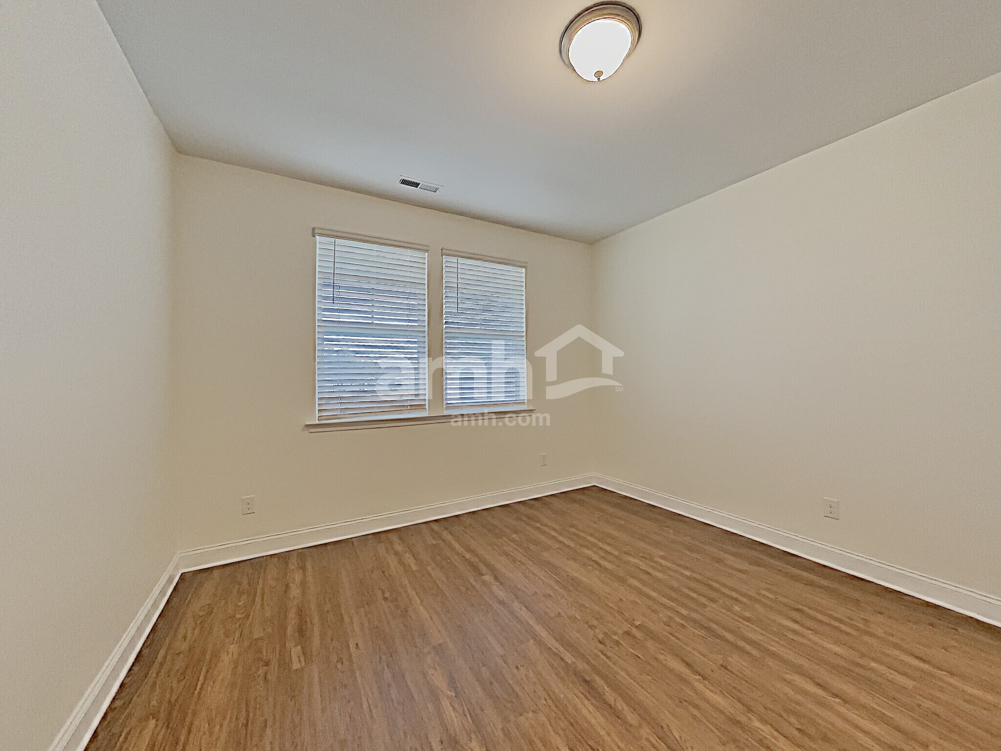 Building Photo - 216 Glenwood Dr