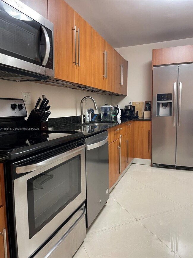 Building Photo - 3001 S Ocean Dr