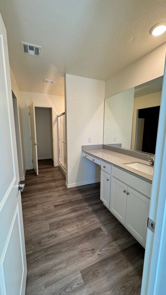 Building Photo - 1659 Luna Clf Ave